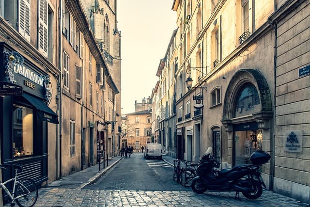 Ruelle typique du centre historique d'Aix-en-Provence