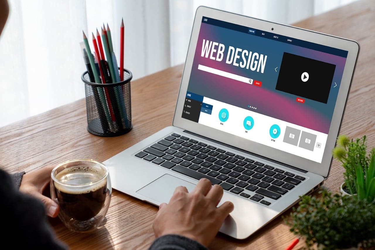 Landing page ou site vitrine : comment choisir (et peut-on faire les deux) ?